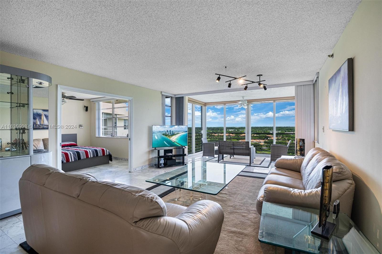 NO 114 PALM-AIRE COUNTRY - Residential