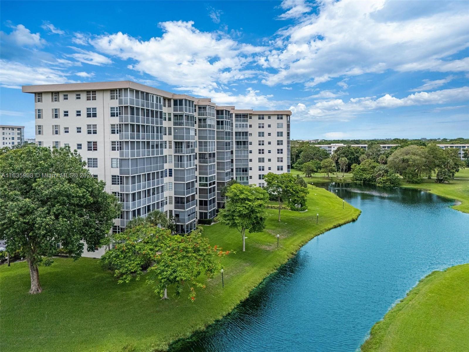 NO 114 PALM-AIRE COUNTRY - Residential