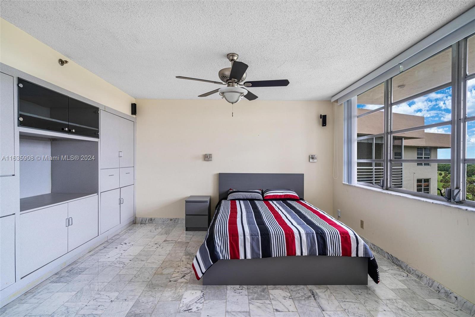 NO 114 PALM-AIRE COUNTRY - Residential