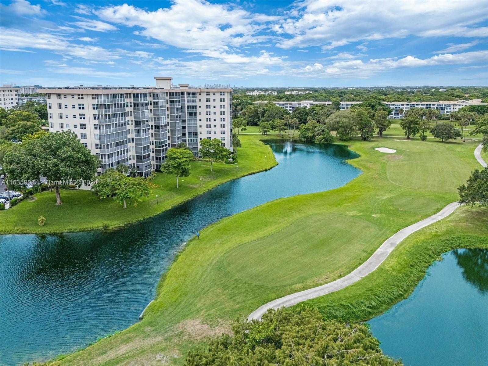 NO 114 PALM-AIRE COUNTRY - Residential