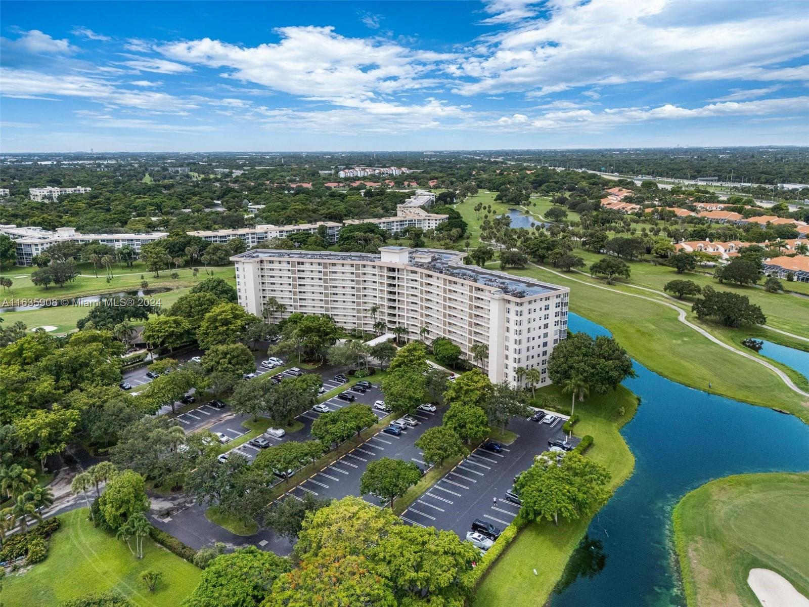 NO 114 PALM-AIRE COUNTRY - Residential