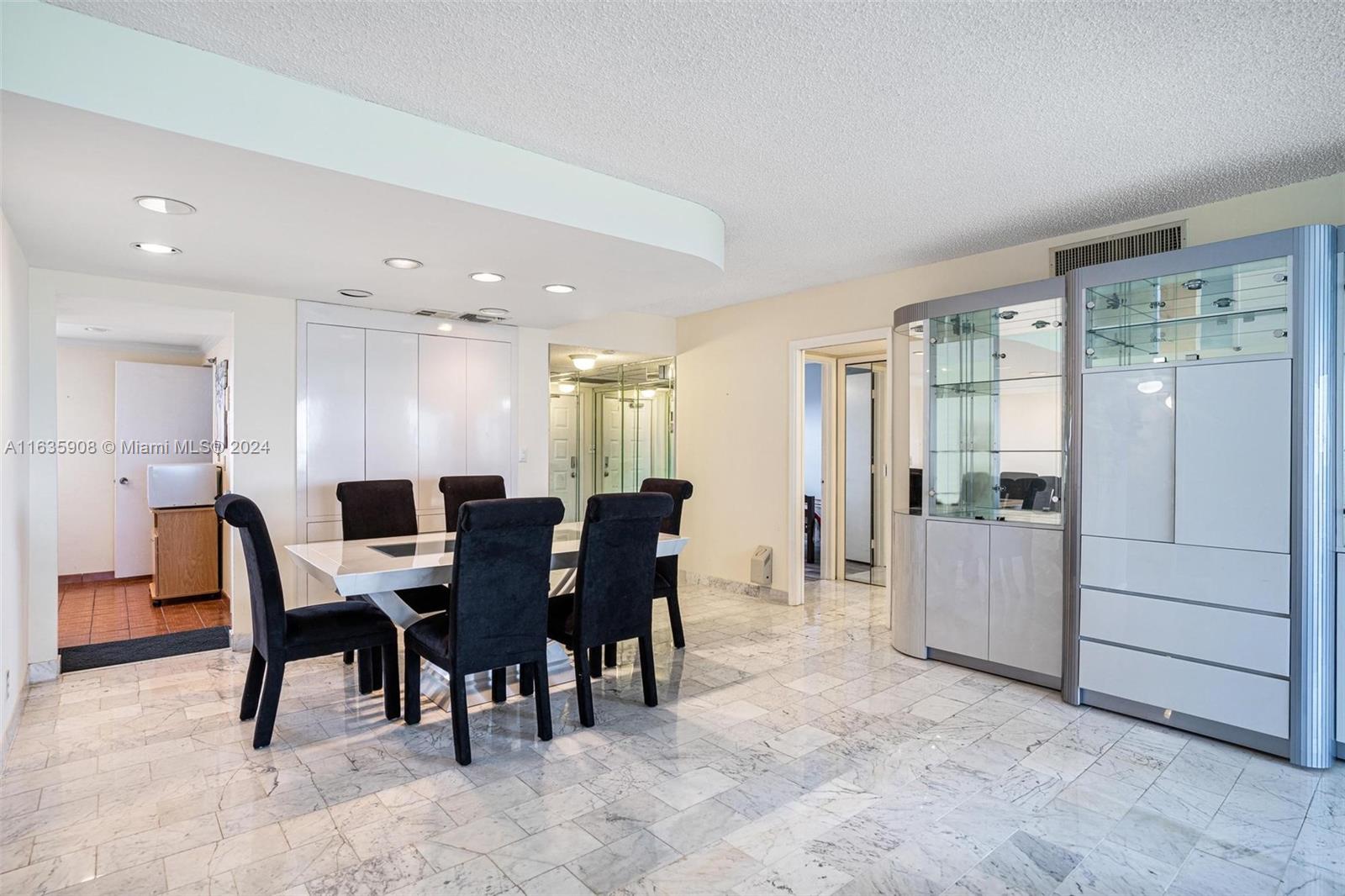 NO 114 PALM-AIRE COUNTRY - Residential