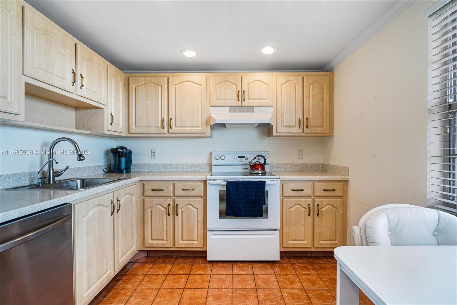 NO 114 PALM-AIRE COUNTRY - Residential