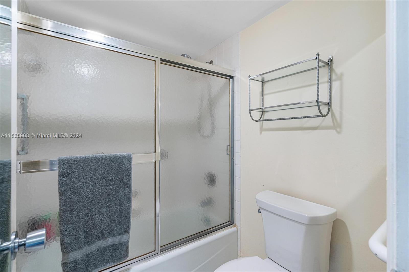 NO 114 PALM-AIRE COUNTRY - Residential