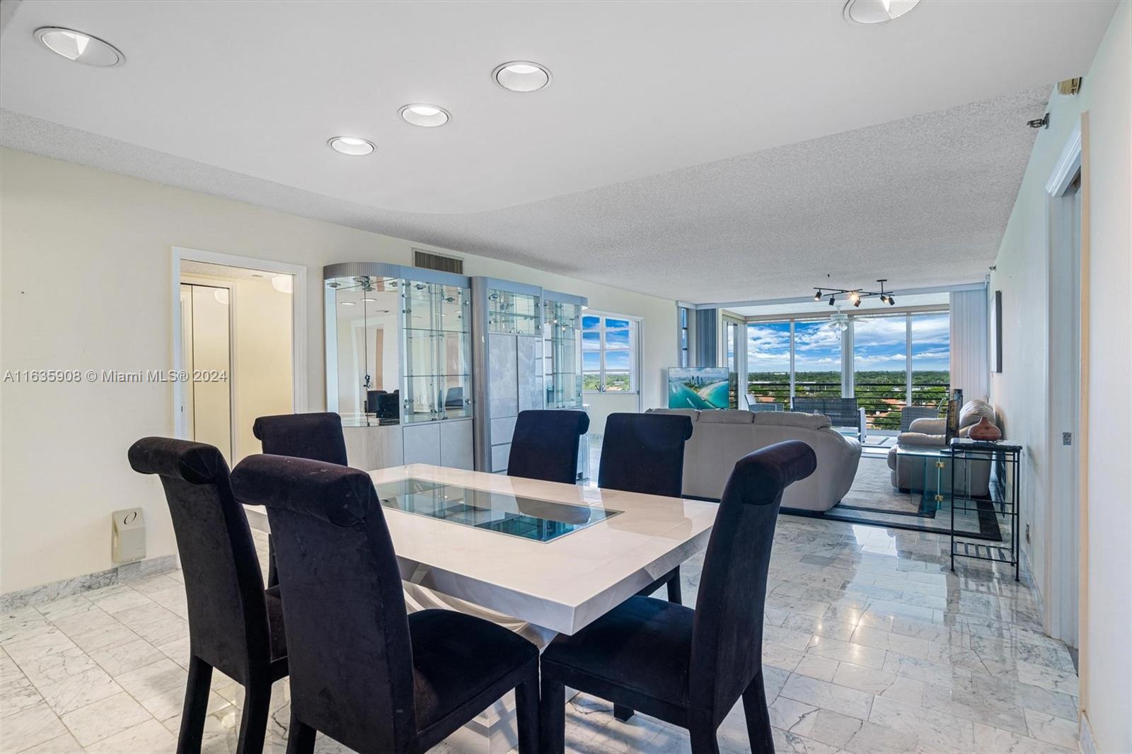 NO 114 PALM-AIRE COUNTRY - Residential