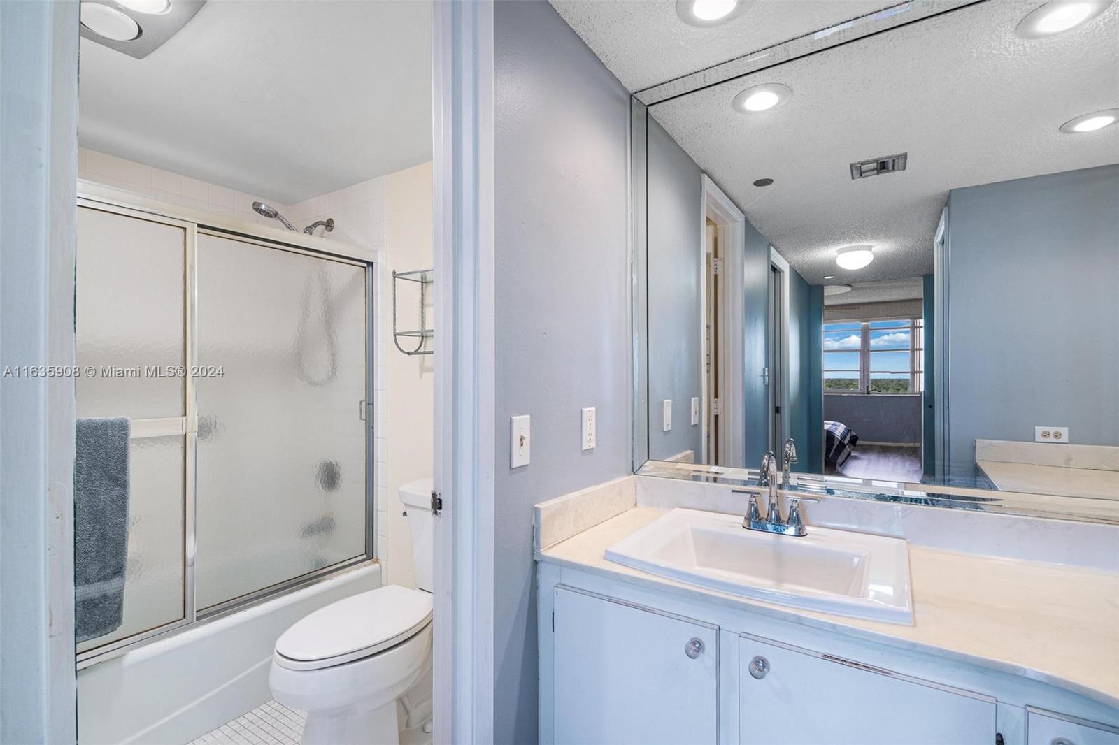 NO 114 PALM-AIRE COUNTRY - Residential