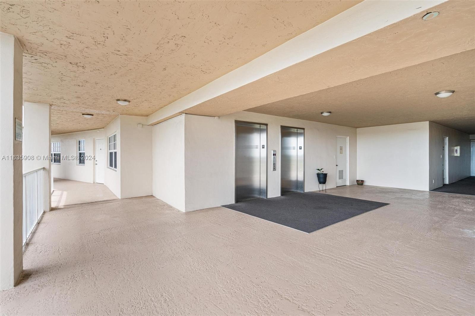 NO 114 PALM-AIRE COUNTRY - Residential