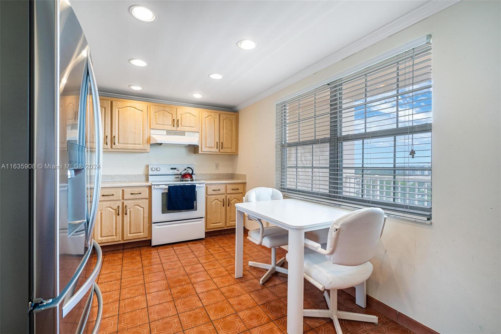 NO 114 PALM-AIRE COUNTRY - Residential