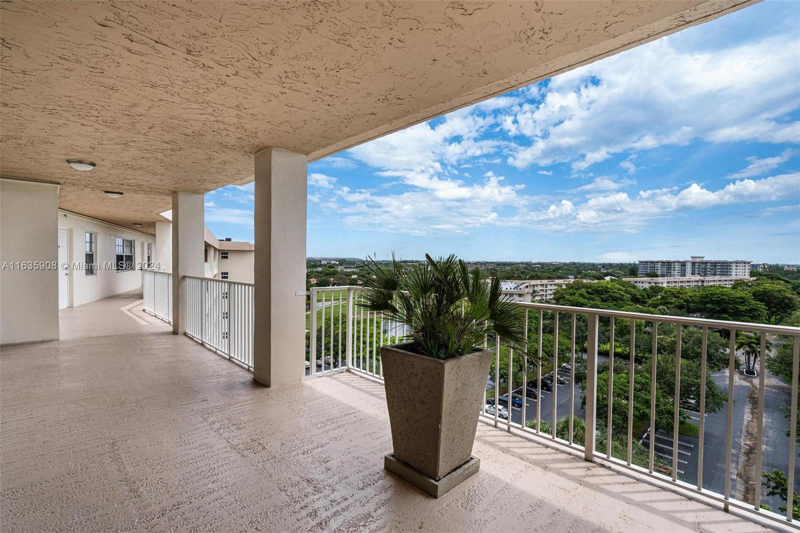 NO 114 PALM-AIRE COUNTRY - Residential