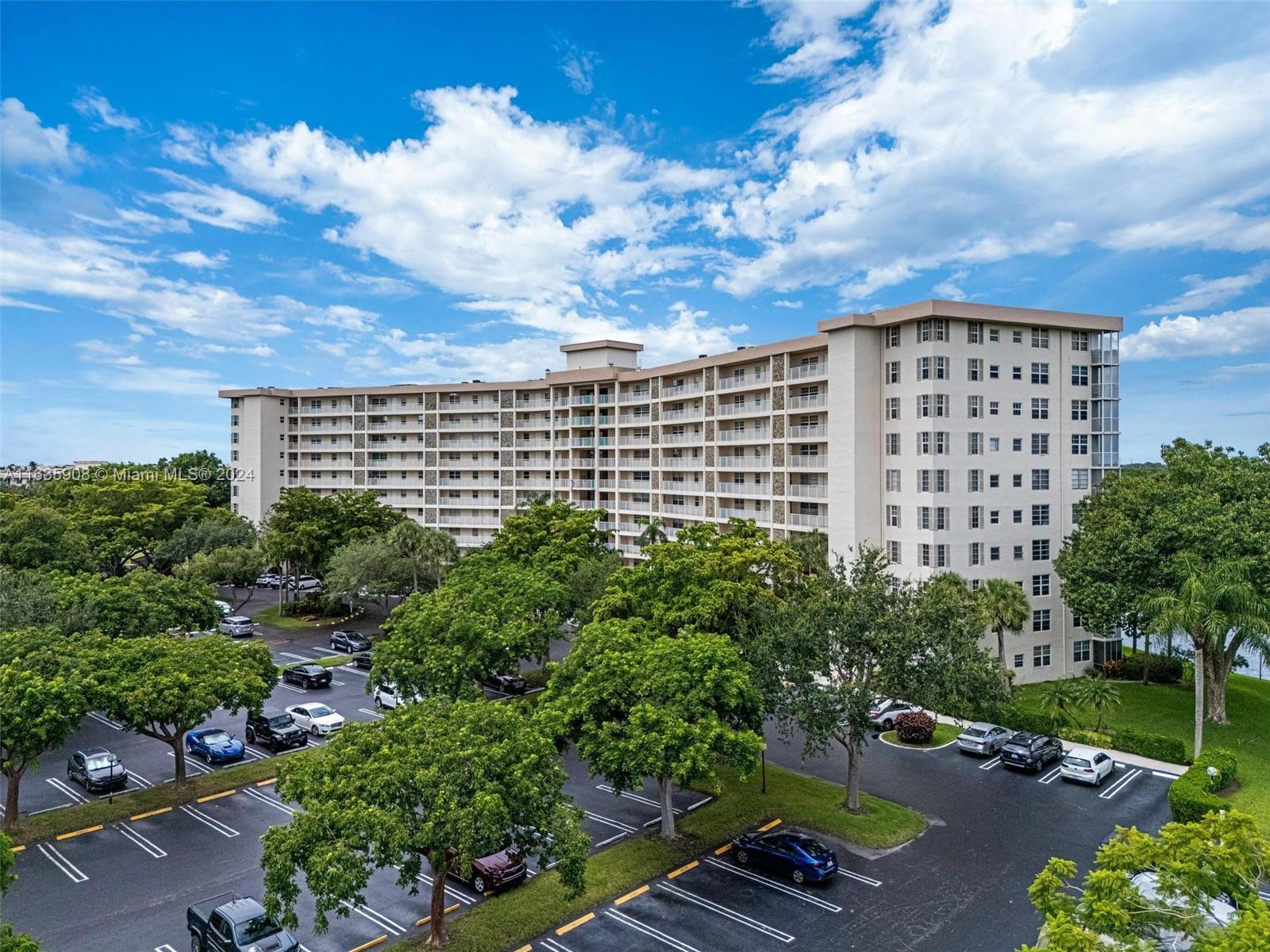 NO 114 PALM-AIRE COUNTRY - Residential