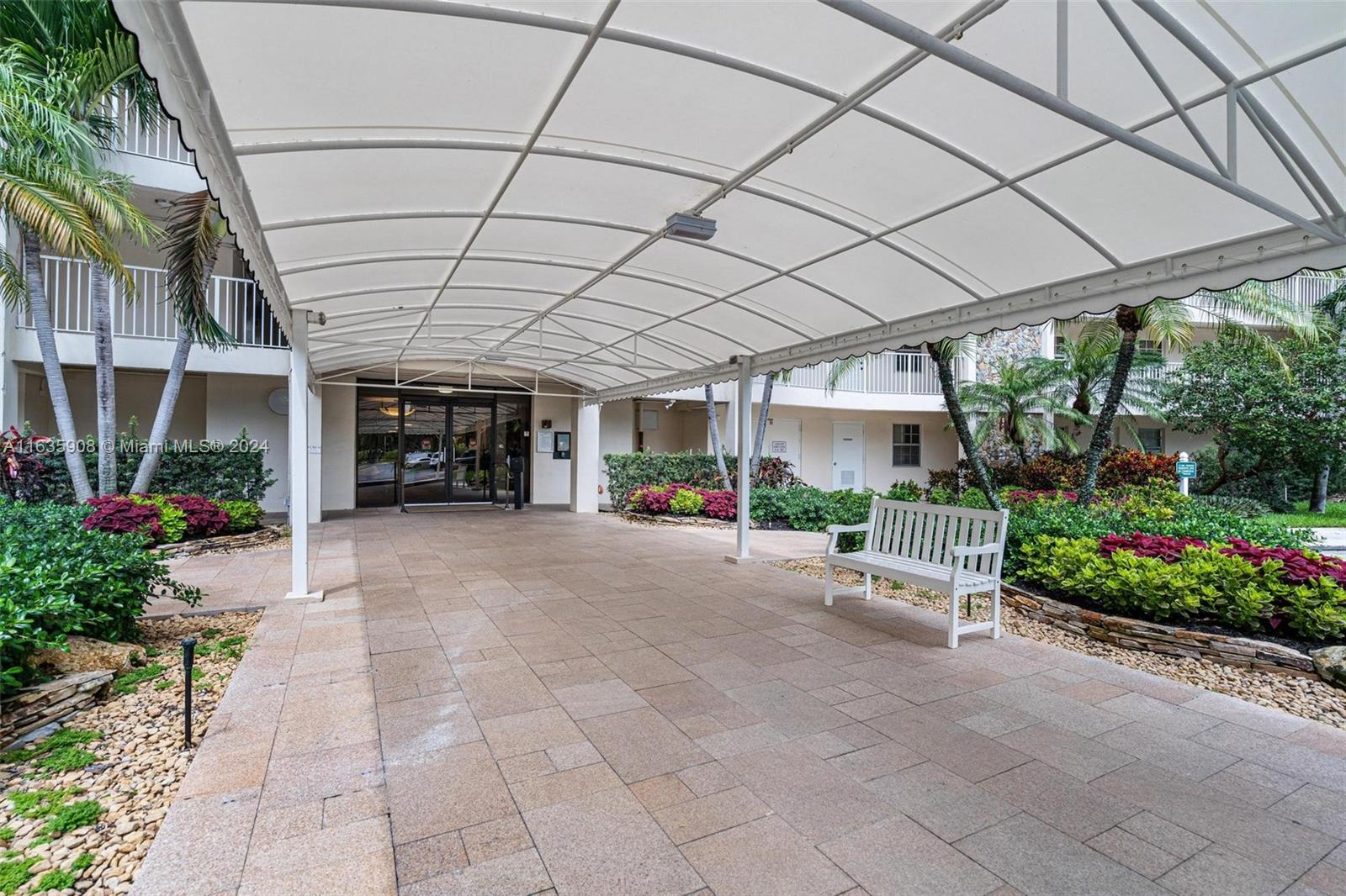 NO 114 PALM-AIRE COUNTRY - Residential