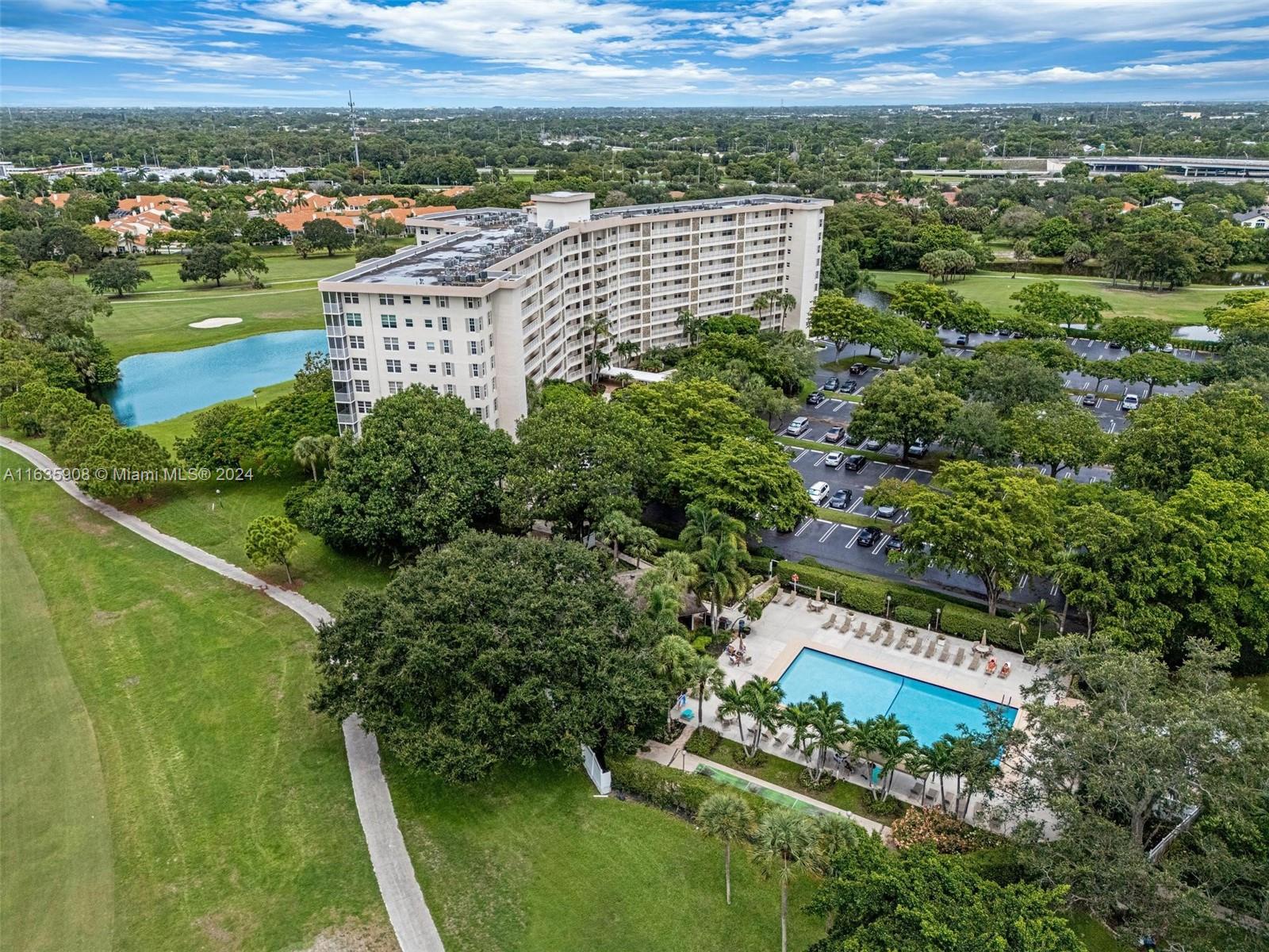 NO 114 PALM-AIRE COUNTRY - Residential