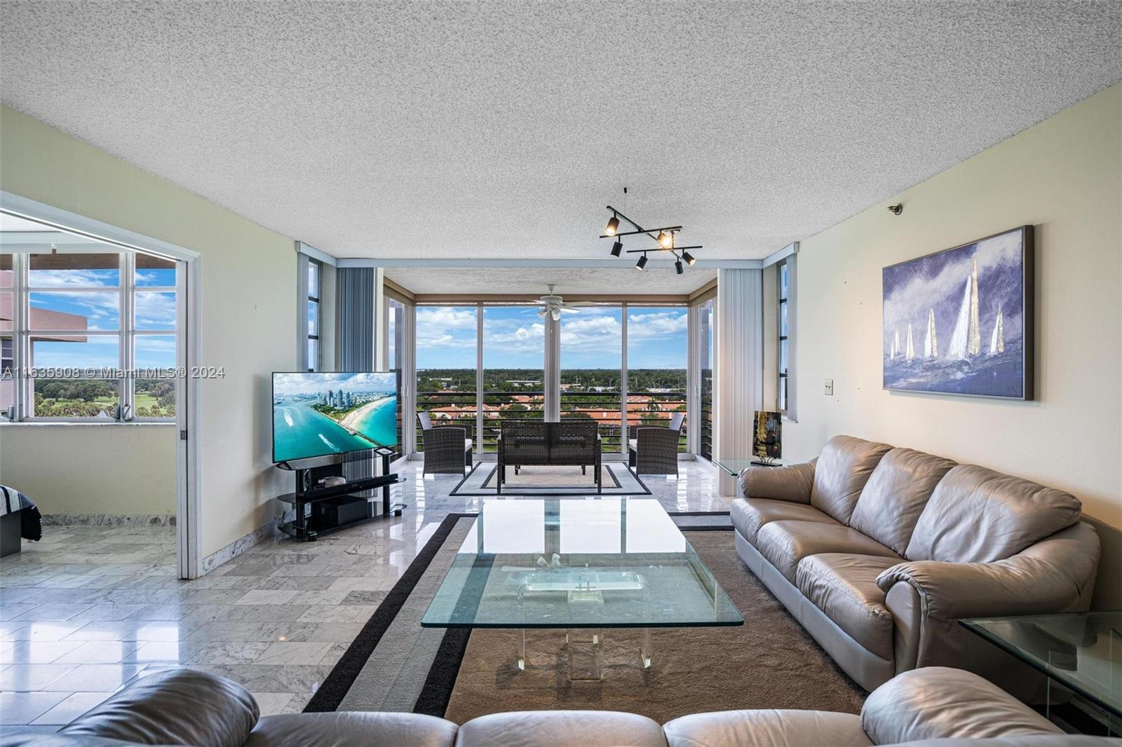 NO 114 PALM-AIRE COUNTRY - Residential