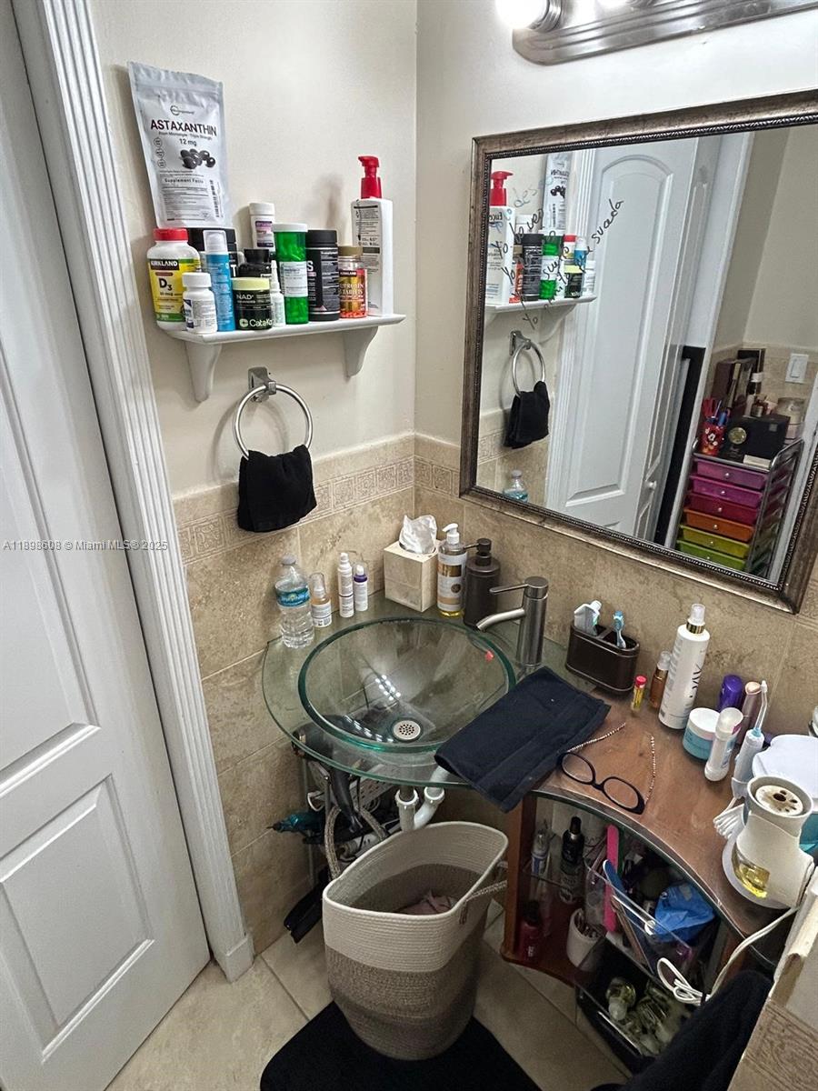 CARIBBEAN TOWERS CONDO - Residential Lease