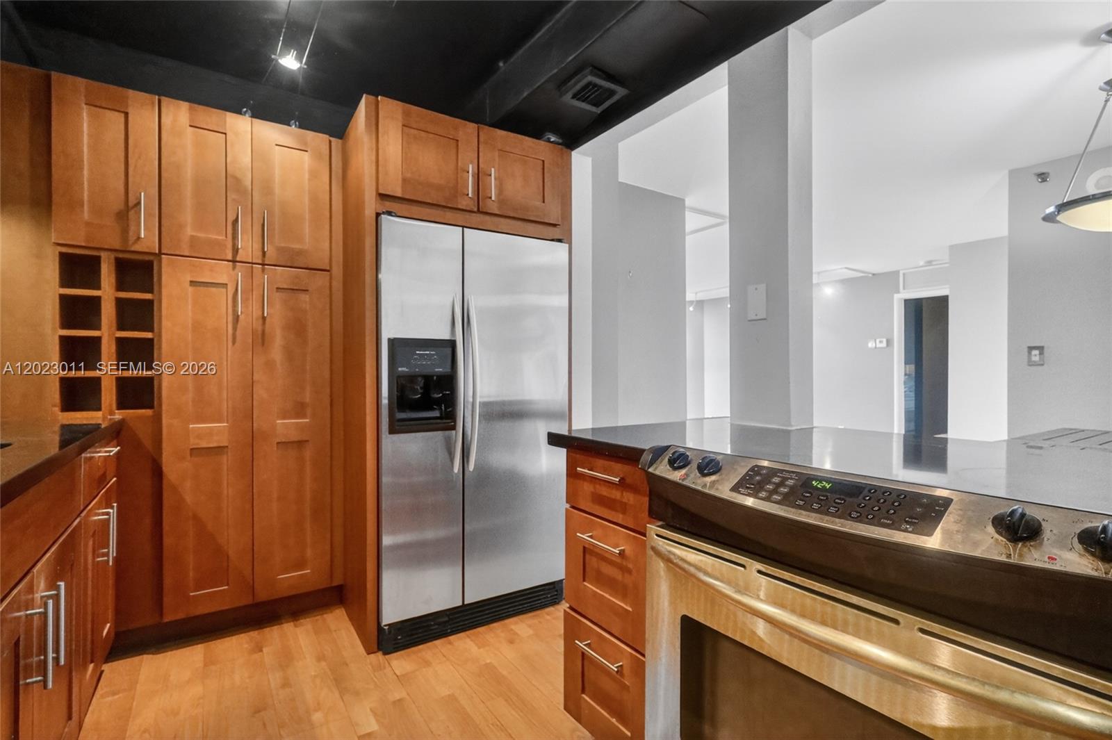 TOWERS OF QUAYSIDE CONDO - Residential
