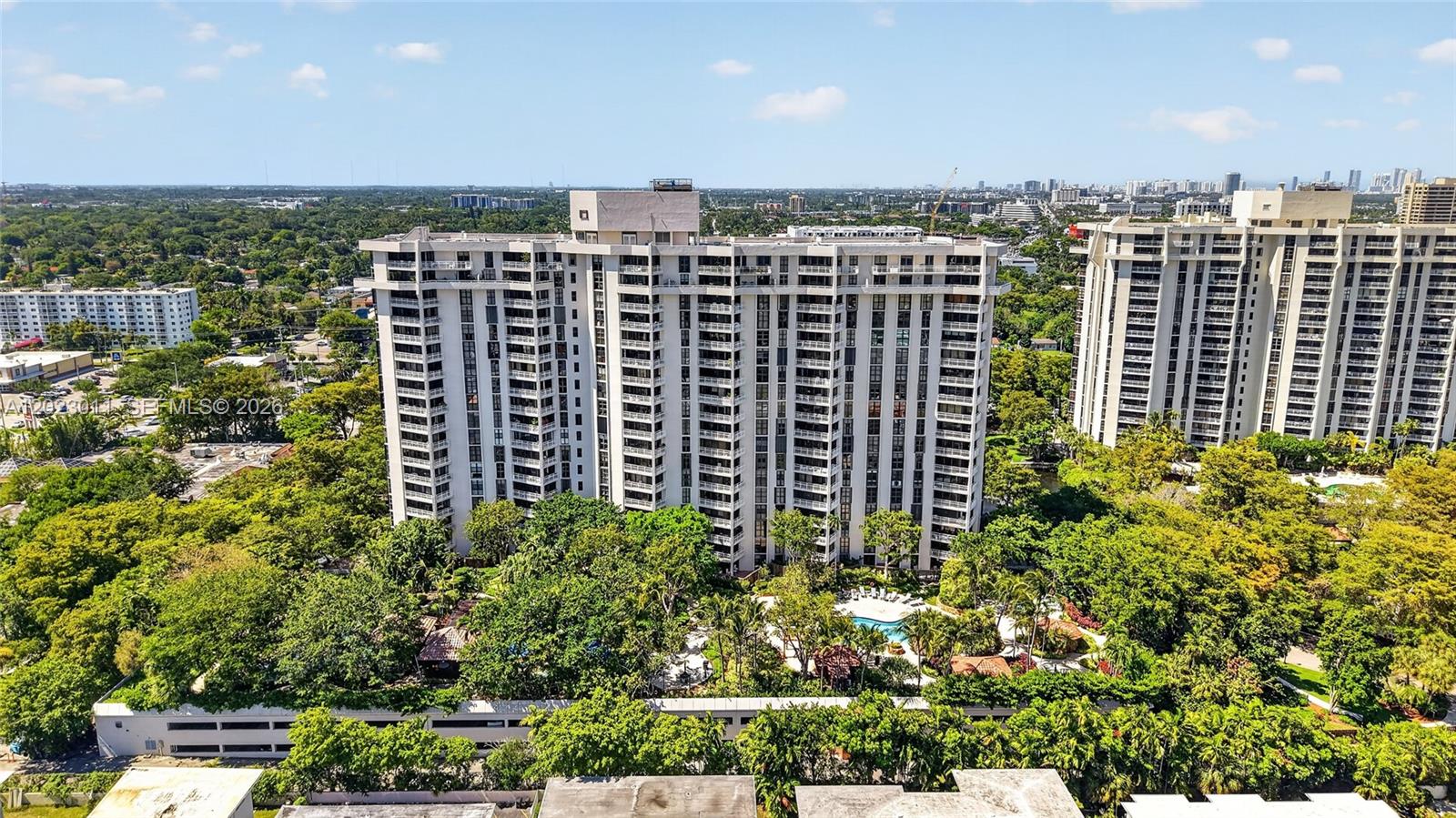 TOWERS OF QUAYSIDE CONDO - Residential