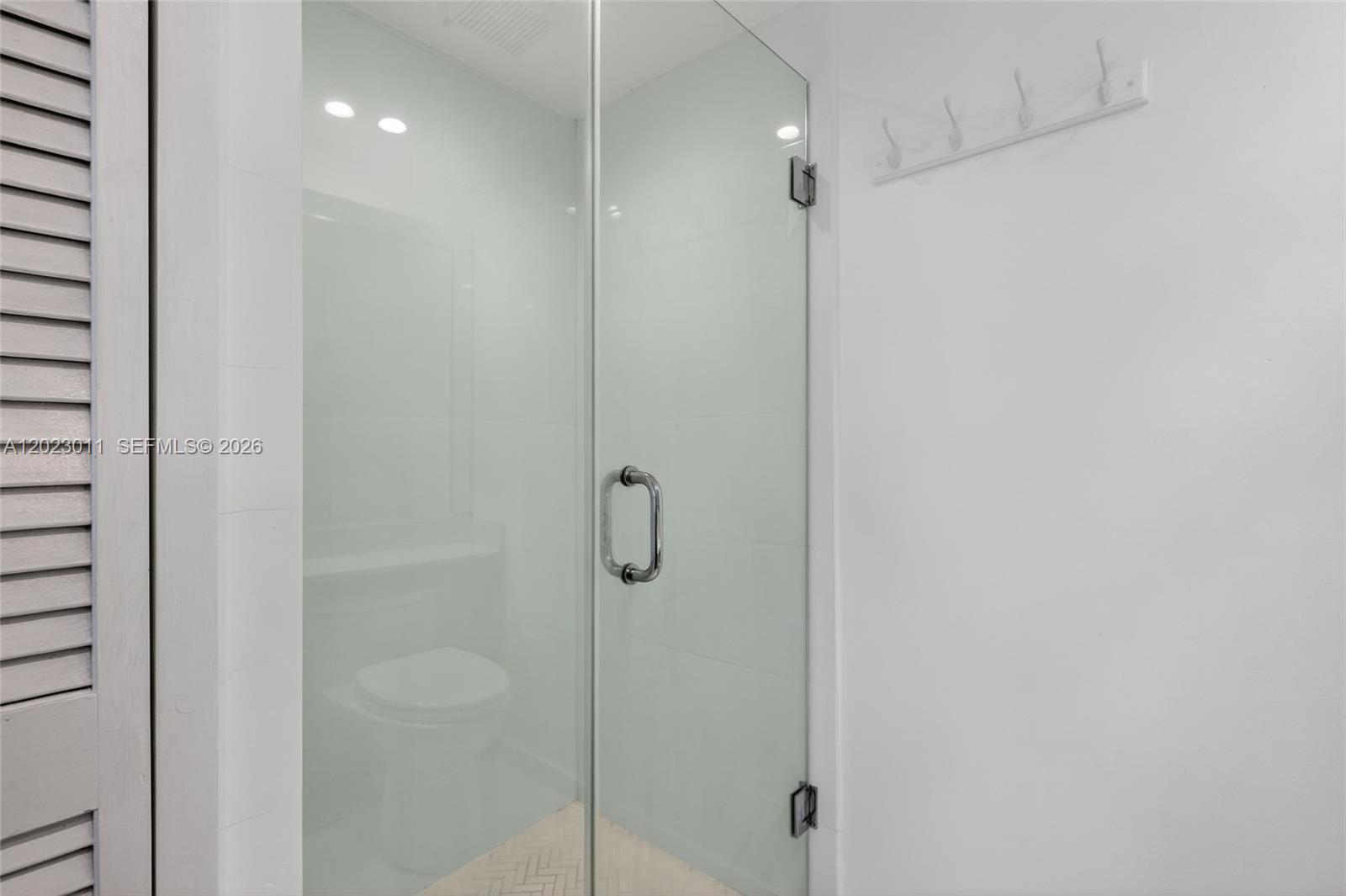 TOWERS OF QUAYSIDE CONDO - Residential