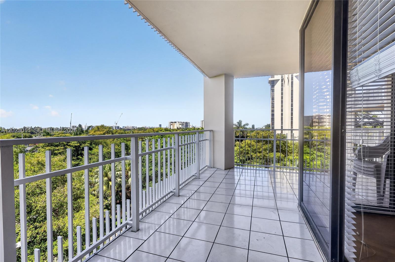 TOWERS OF QUAYSIDE CONDO - Residential