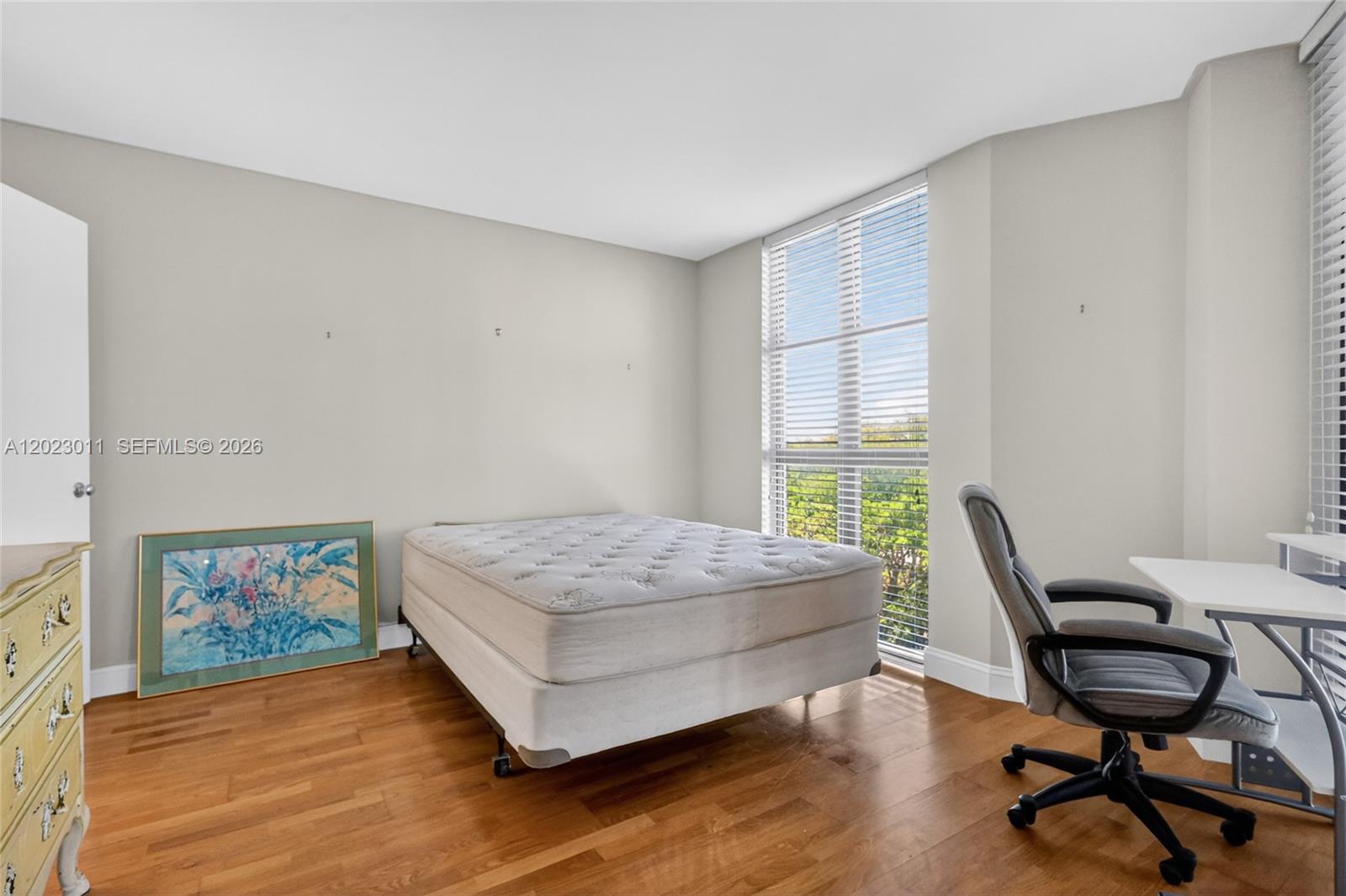 TOWERS OF QUAYSIDE CONDO - Residential