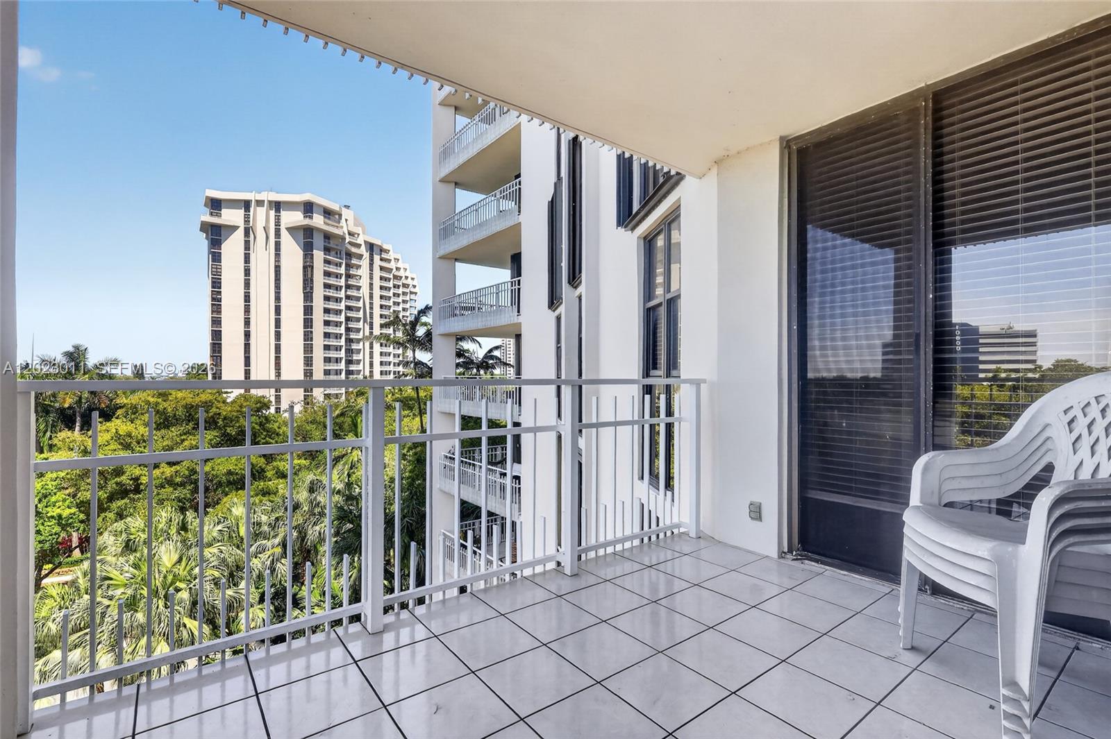 TOWERS OF QUAYSIDE CONDO - Residential