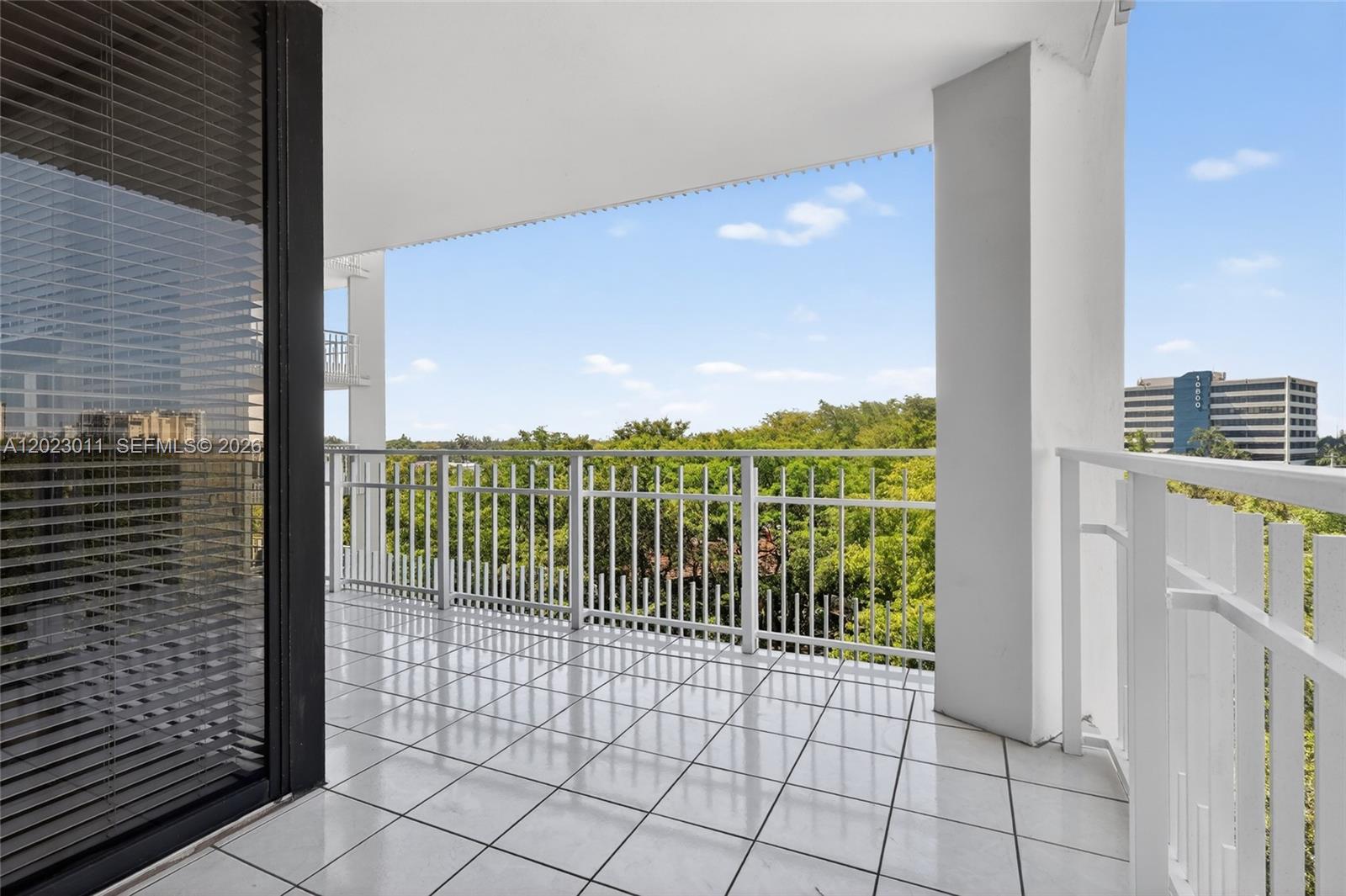 TOWERS OF QUAYSIDE CONDO - Residential