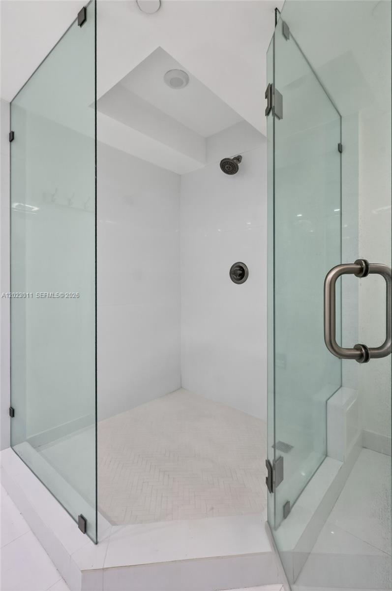TOWERS OF QUAYSIDE CONDO - Residential