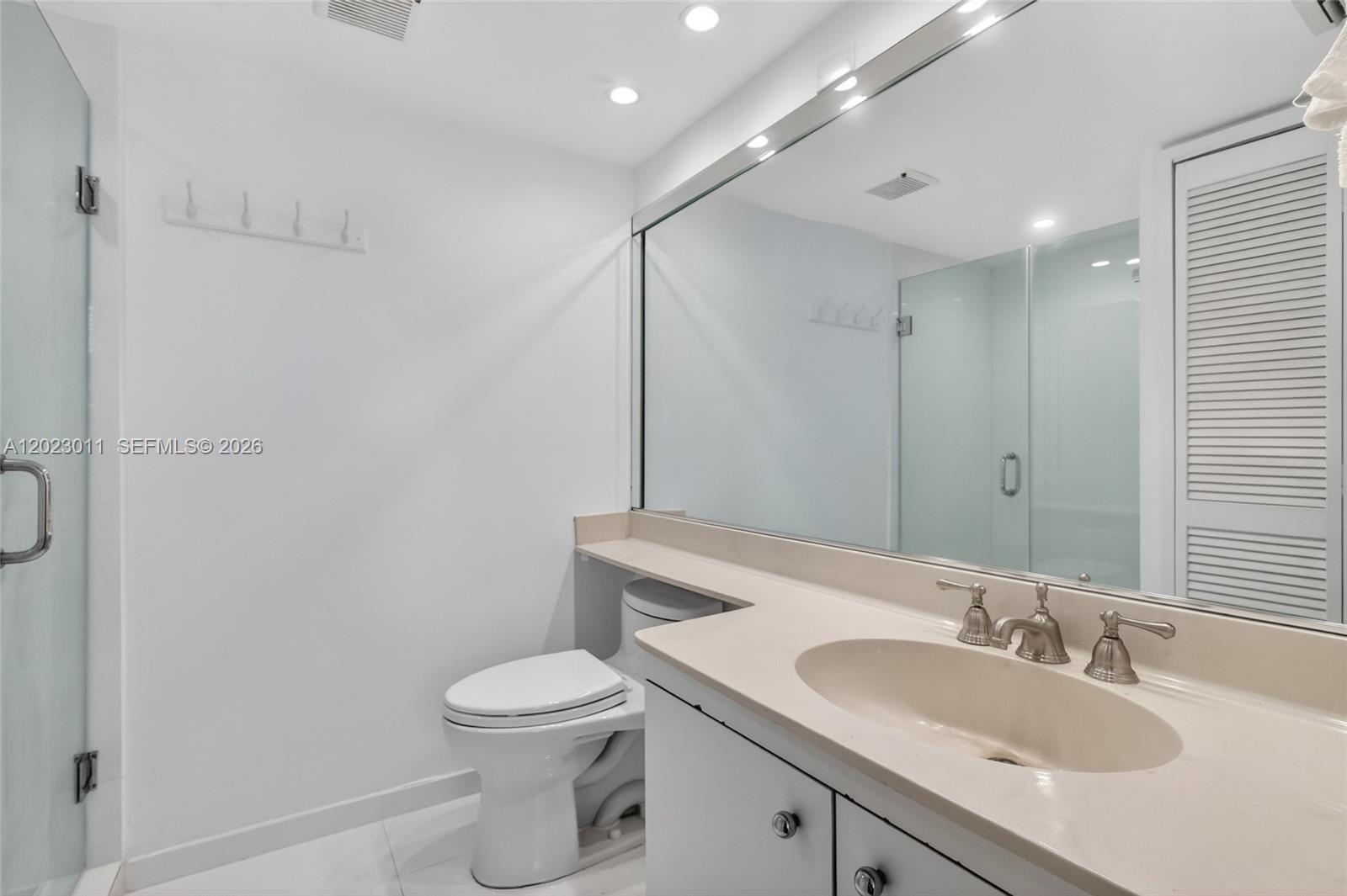 TOWERS OF QUAYSIDE CONDO - Residential