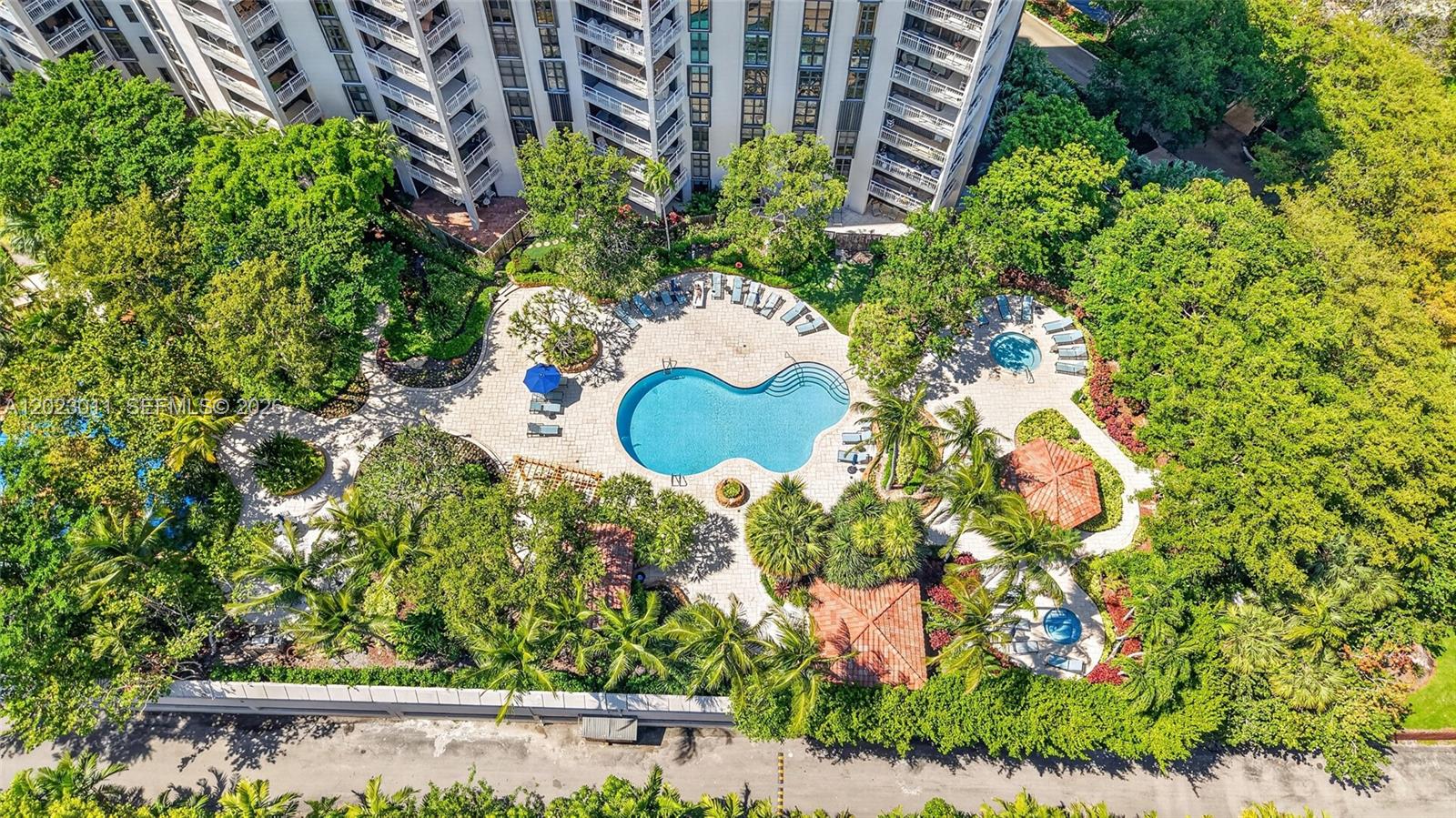 TOWERS OF QUAYSIDE CONDO - Residential