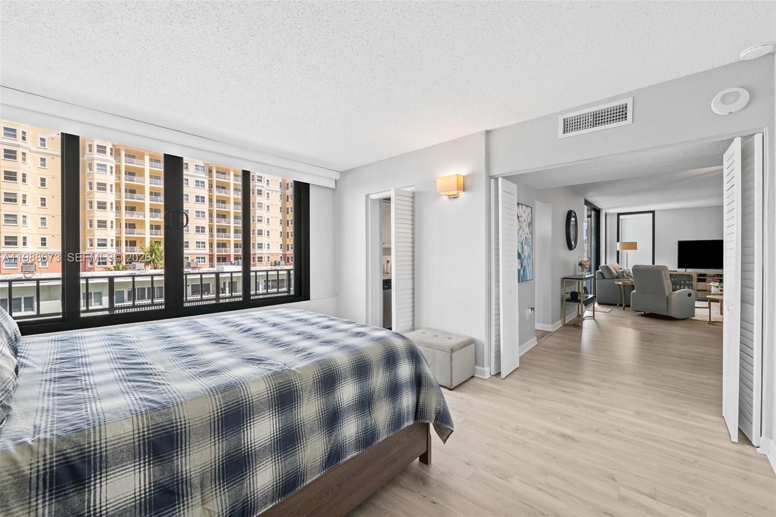 EMERALD TOWER CONDO - Residential