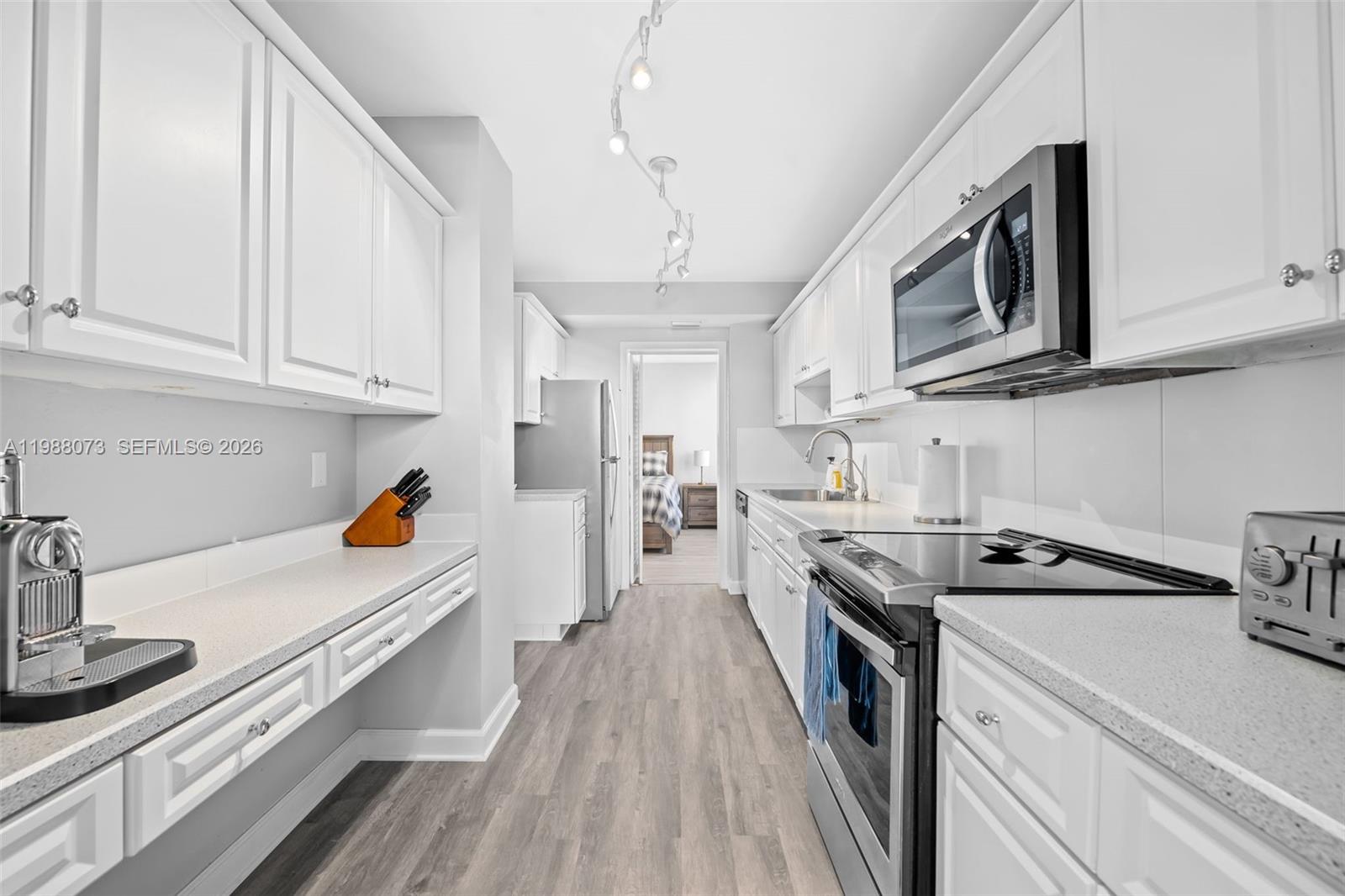 EMERALD TOWER CONDO - Residential