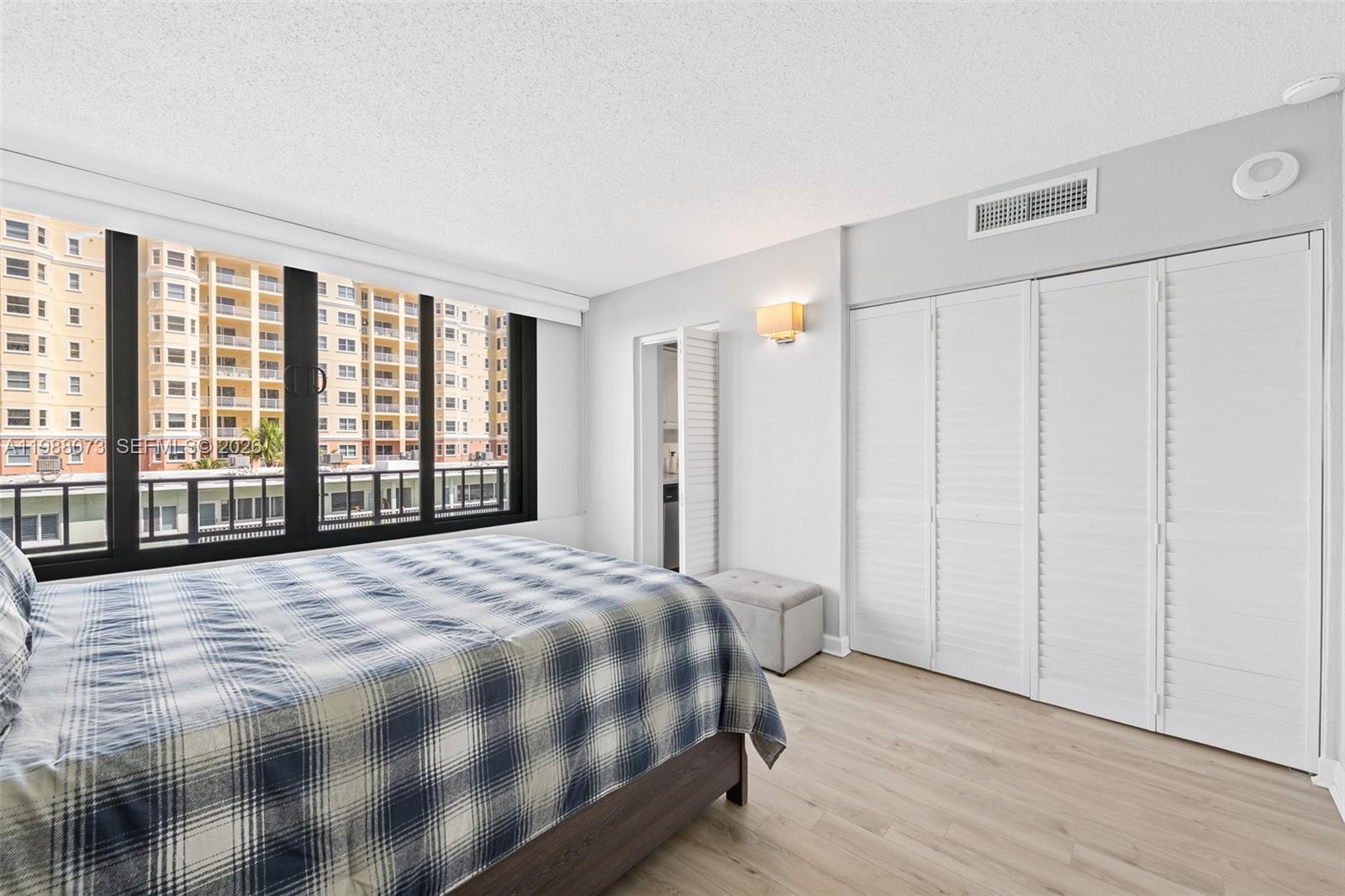 EMERALD TOWER CONDO - Residential