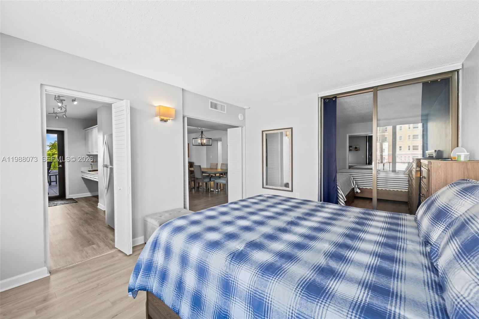 EMERALD TOWER CONDO - Residential