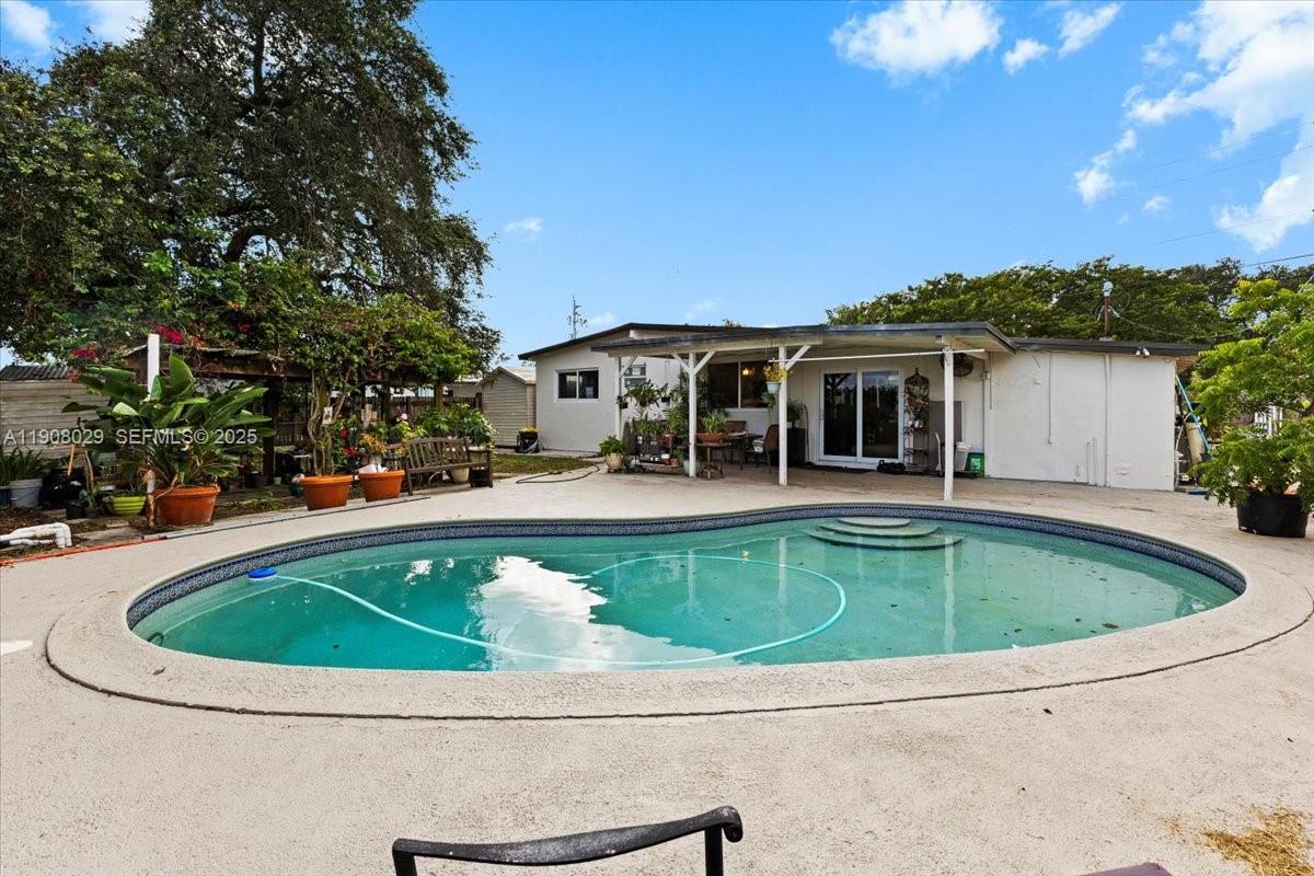 LAKE FOREST SEC 4 - Residential