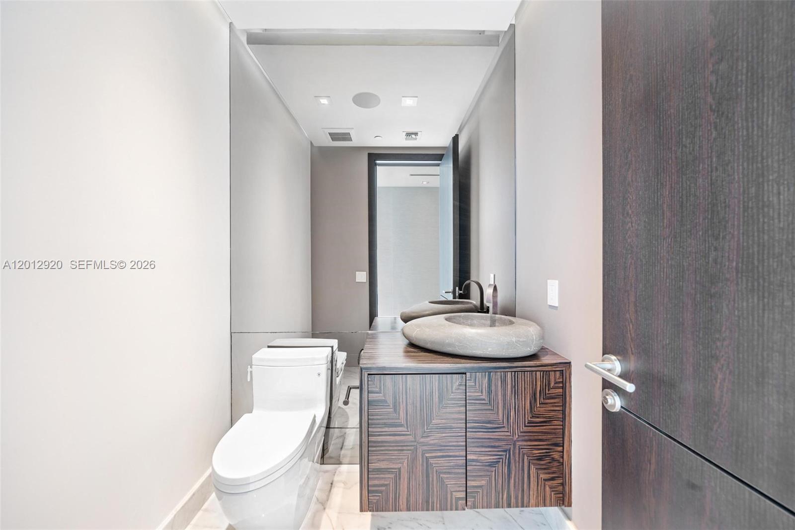 ICON BAY CONDO - Residential Lease