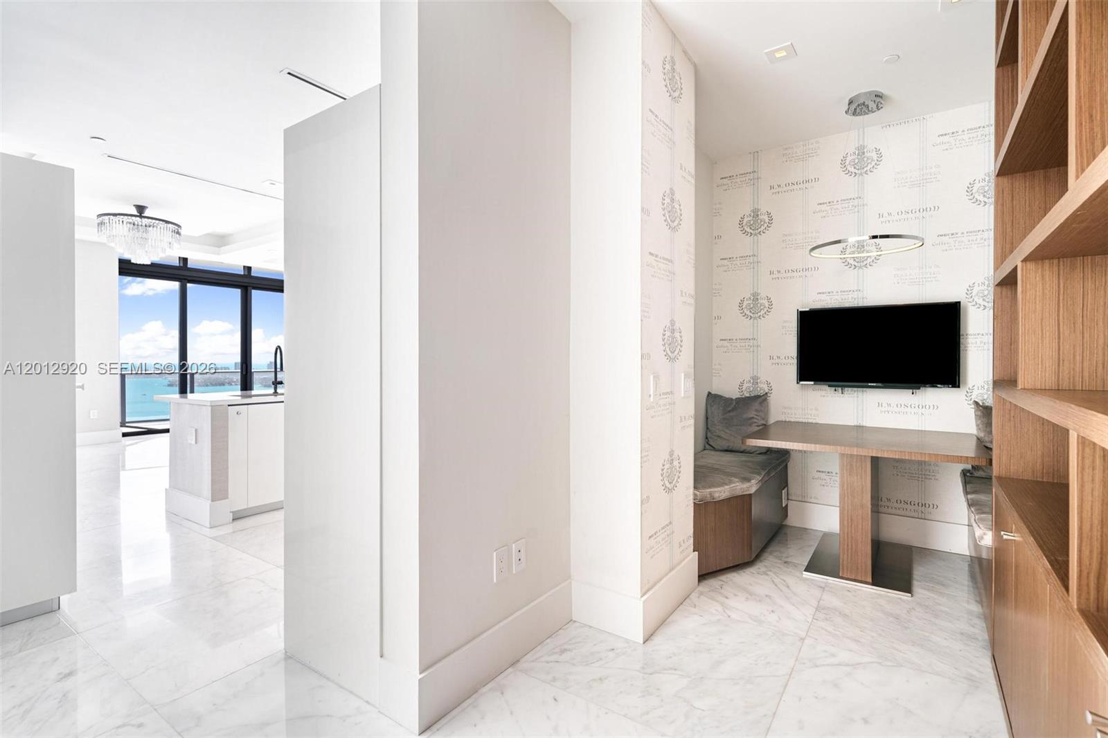 ICON BAY CONDO - Residential Lease