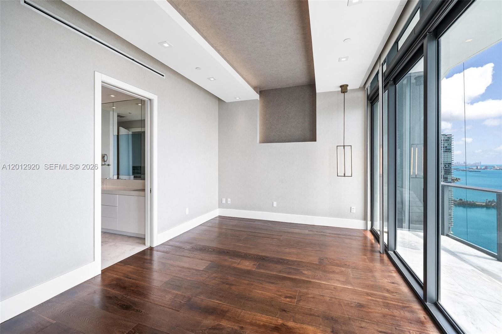 ICON BAY CONDO - Residential Lease