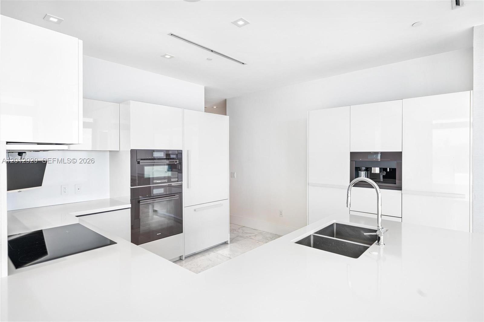 ICON BAY CONDO - Residential Lease