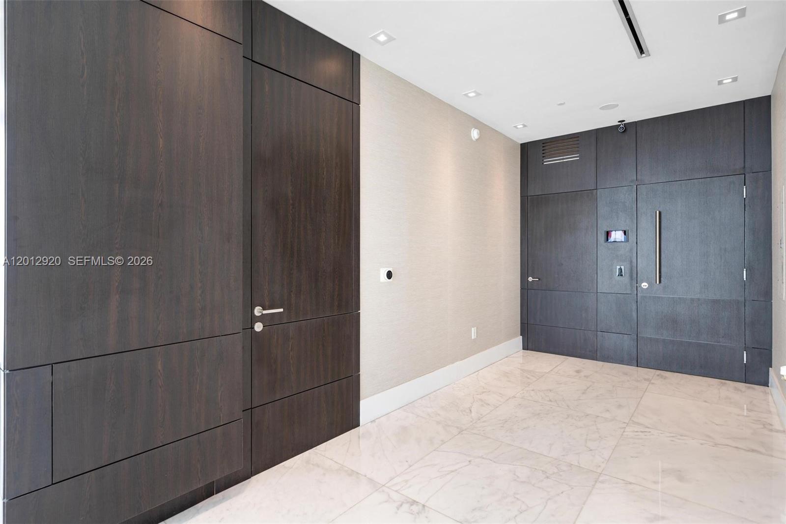 ICON BAY CONDO - Residential Lease