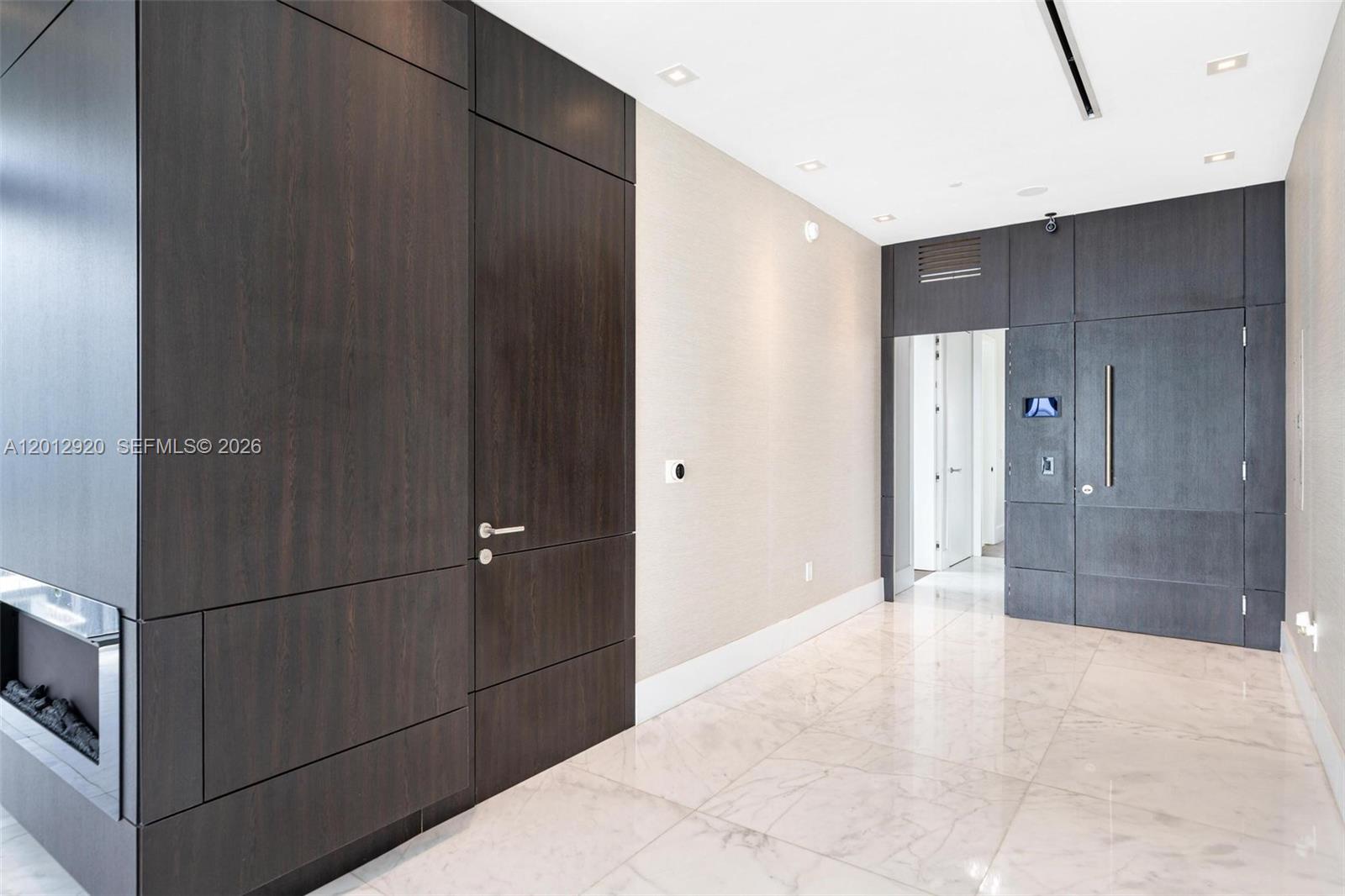 ICON BAY CONDO - Residential Lease