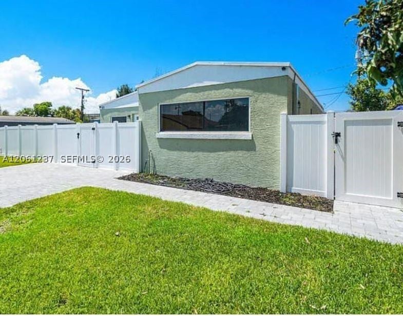 Photo of 505 Malverne RD #C, Palm Beach, FL 33405 (MLS # A12061237)