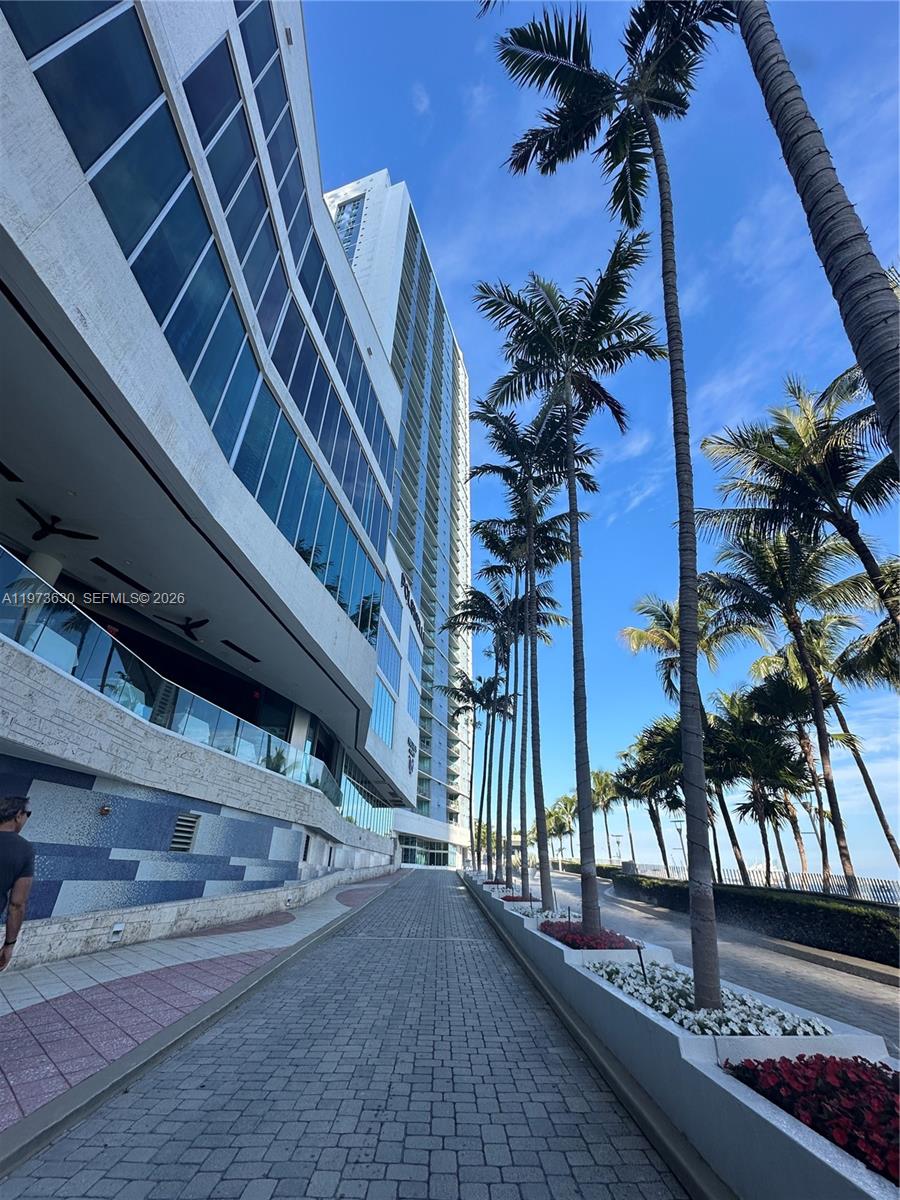 335 S Biscayne Blvd 1002