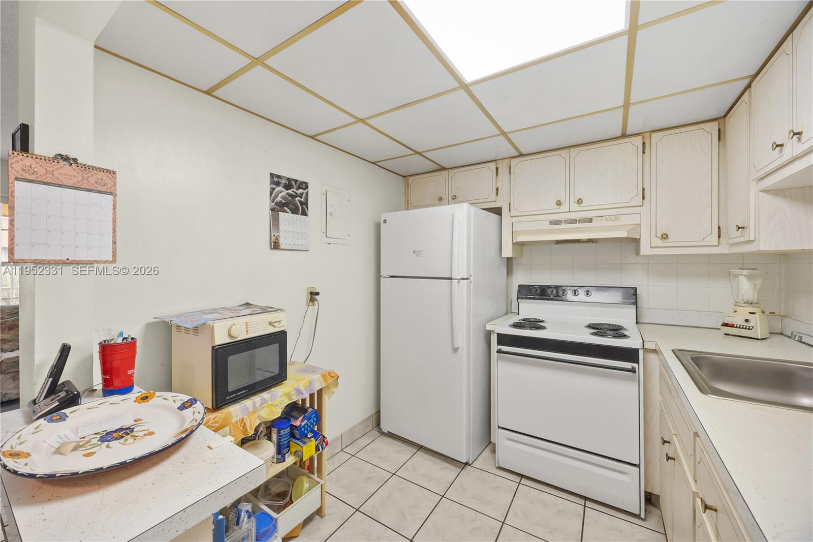 LAUDERDALE OAKS CONDO II - Residential