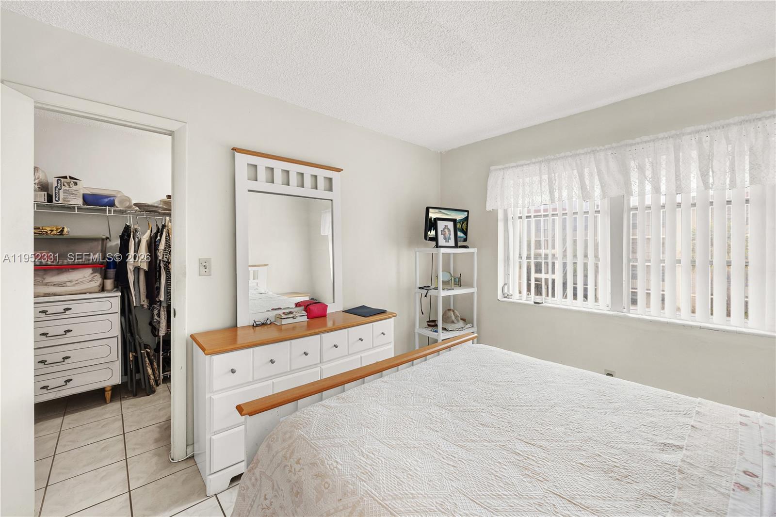 LAUDERDALE OAKS CONDO II - Residential