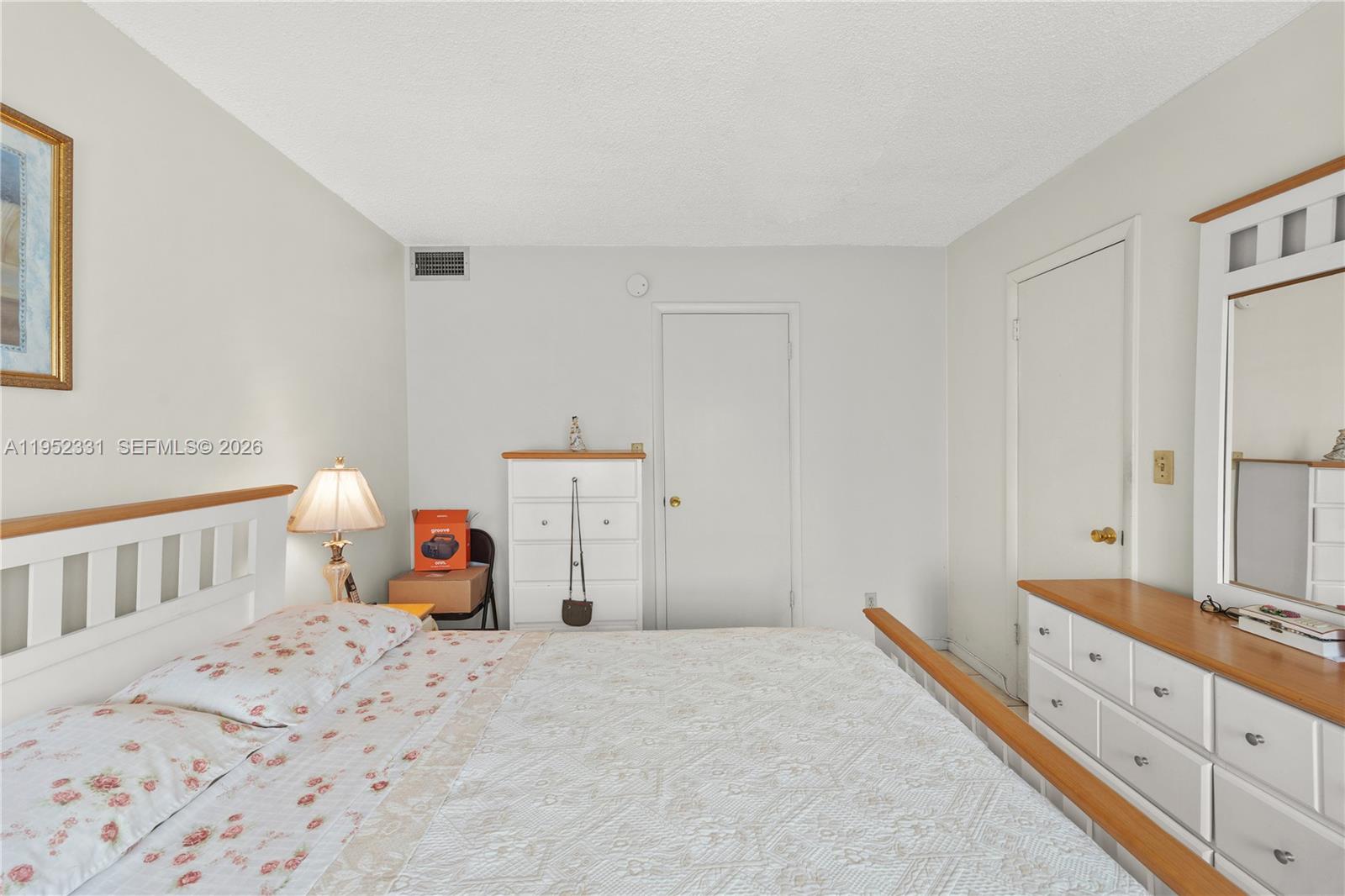 LAUDERDALE OAKS CONDO II - Residential