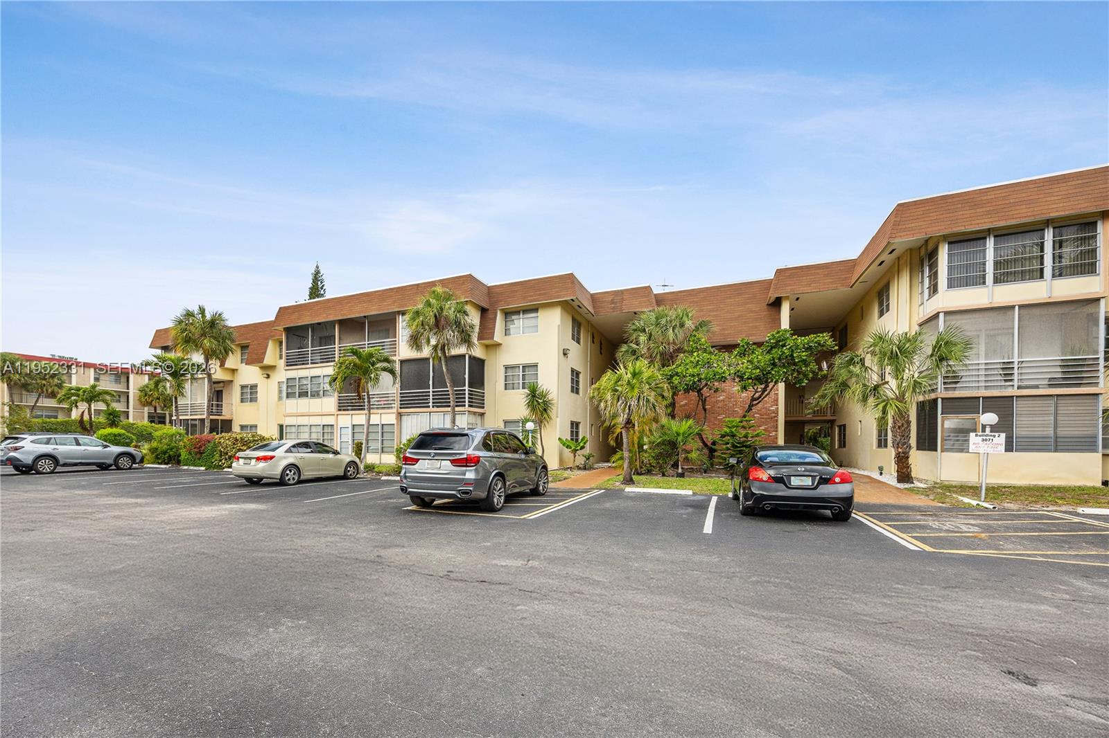 LAUDERDALE OAKS CONDO II - Residential