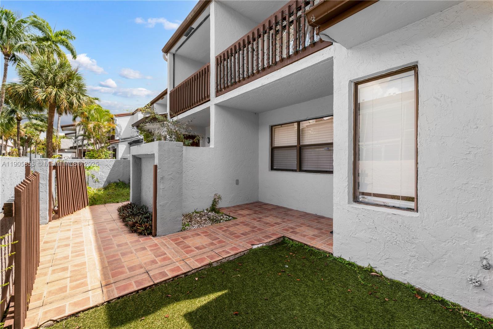 VILLAS OF AMBERWOOD CONDO - Residential