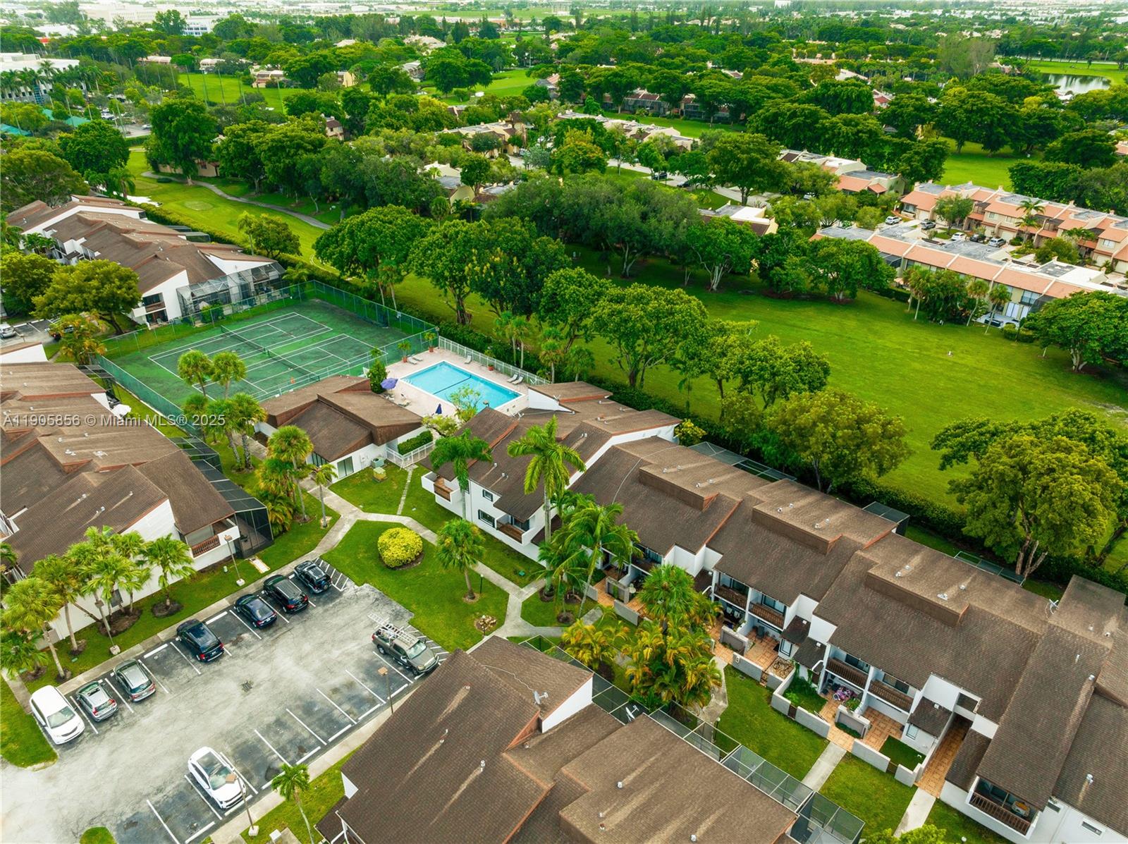 VILLAS OF AMBERWOOD CONDO - Residential