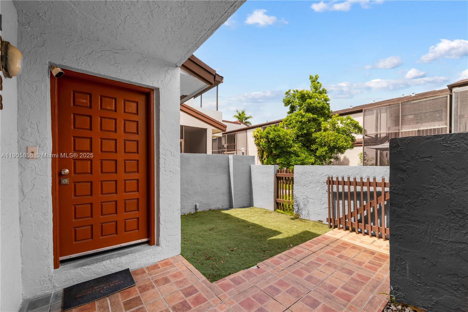 VILLAS OF AMBERWOOD CONDO - Residential