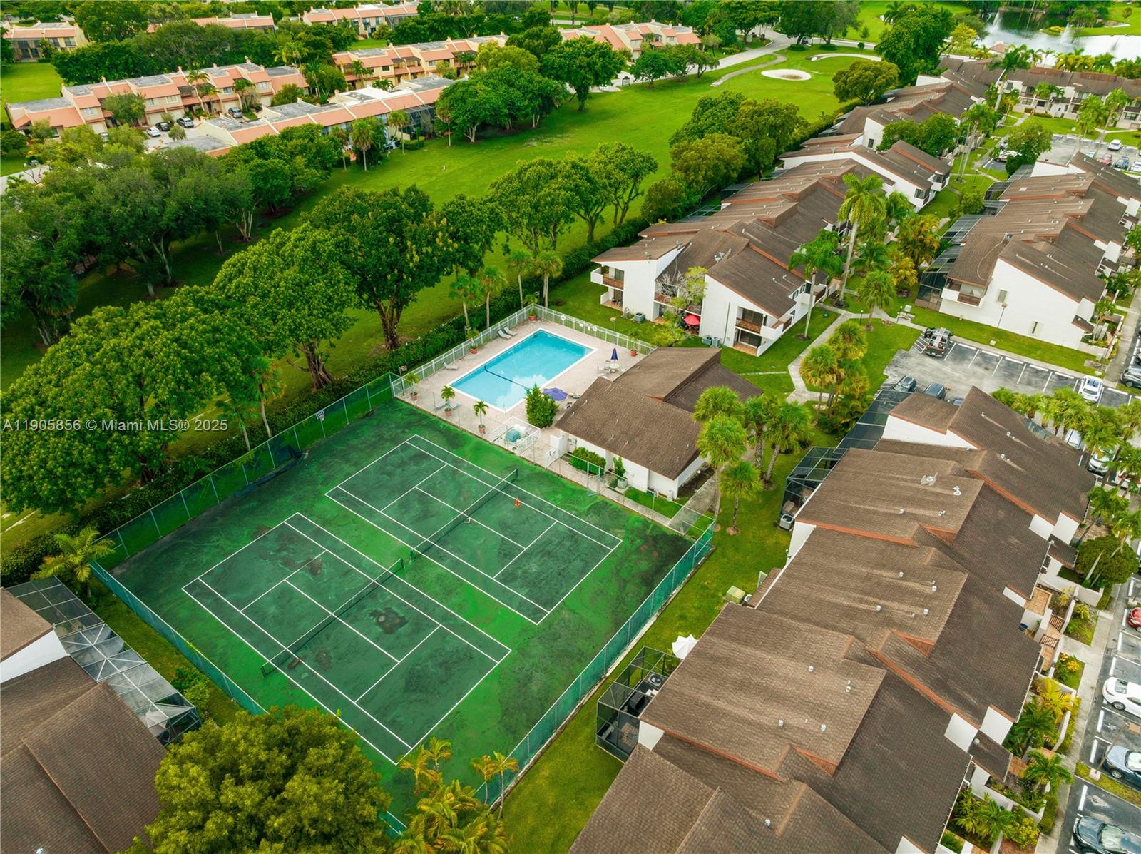 VILLAS OF AMBERWOOD CONDO - Residential