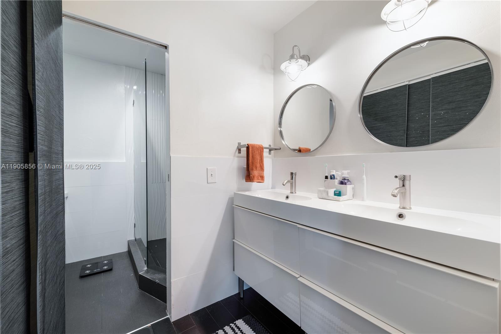 VILLAS OF AMBERWOOD CONDO - Residential